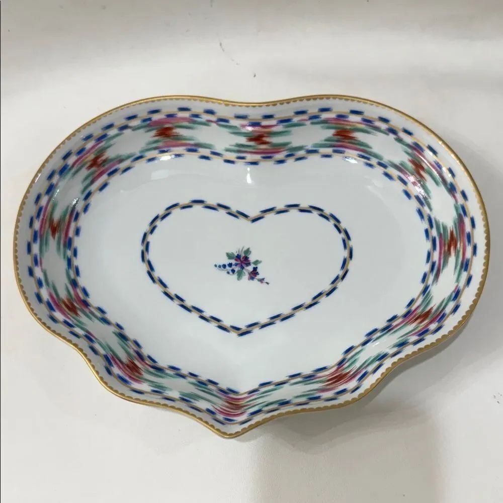 Bargello Mottahedeh 1824 Portugal English Heart-Shaped Glass Art